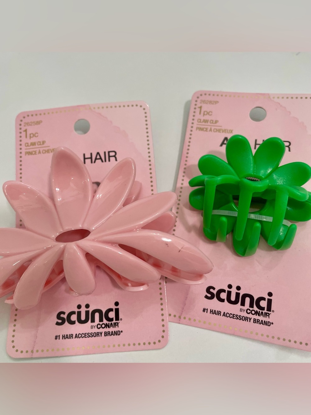 scünci Flower Hair Claw Clips in Pink and Green